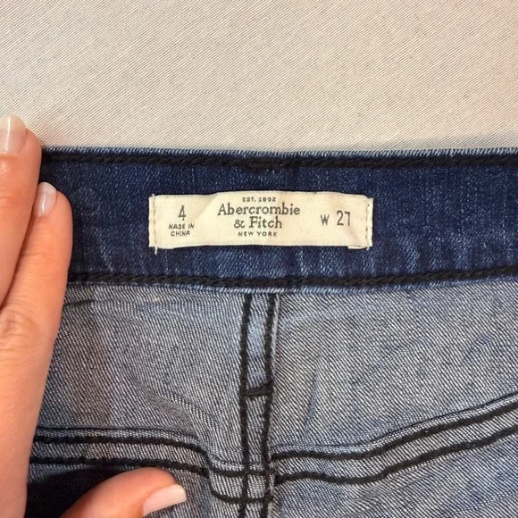Abercrombie & Fitch Denim 4 Dark Blue Rolled Hem Frayed High Rise Mom Short 2.5" - Picture 7 of 10